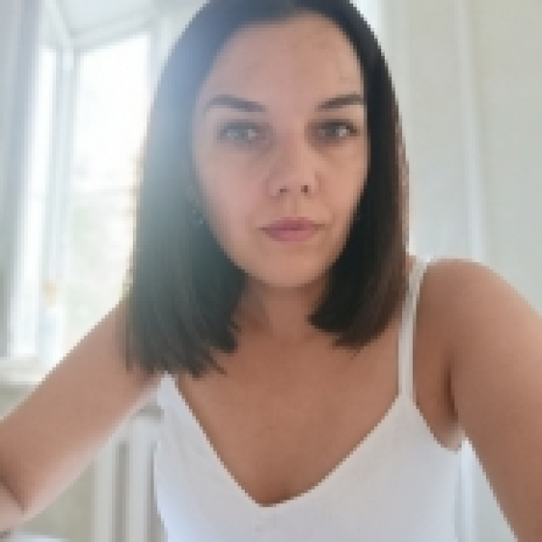 Мастер стилист по волосам