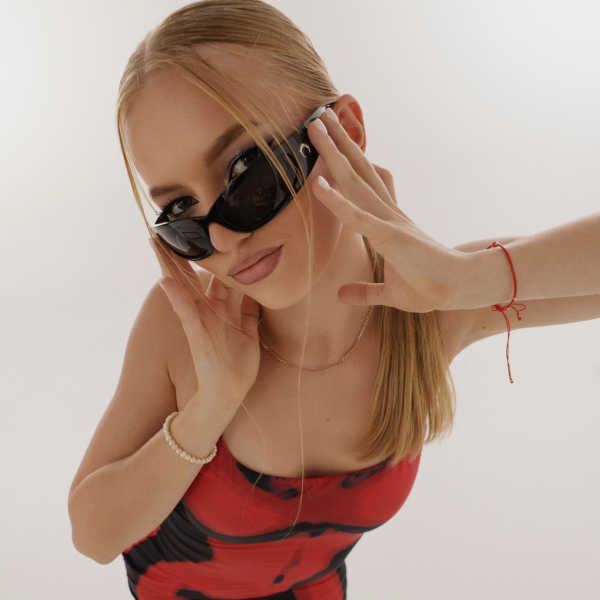 Аня Листопадова