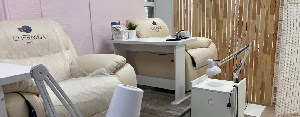 CHERNIKA Nails