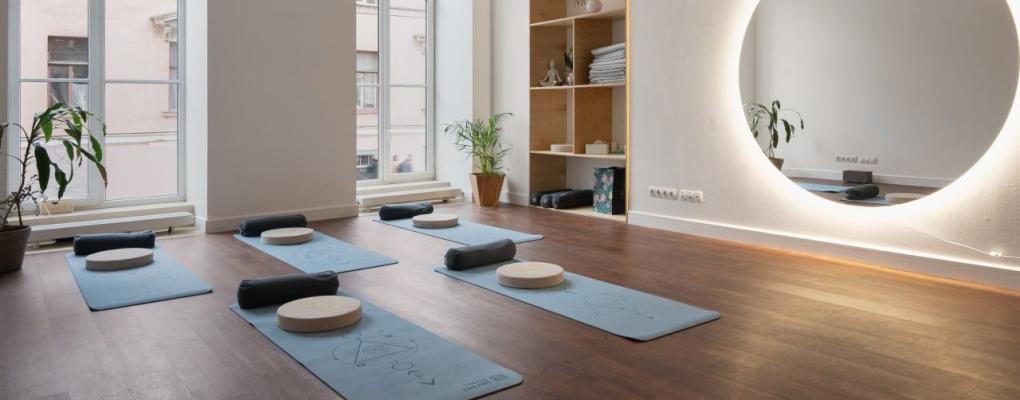 Moonlight yoga studio